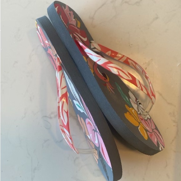 Vera Bradley Flip Flops in Coastal Paradise size medium 7/8 - Picture 4 of 8